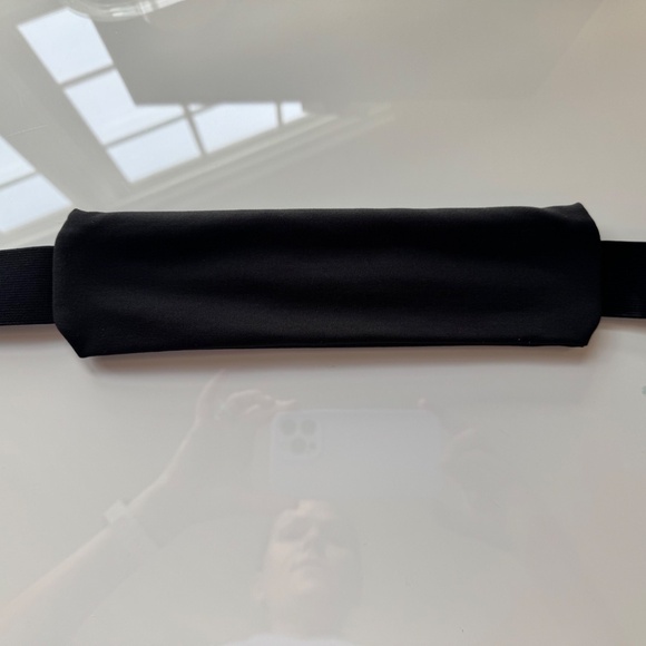 Amphipod AirFlow Microstretch Plus Luxe™ Run Belt Size Small - Picture 5 of 7